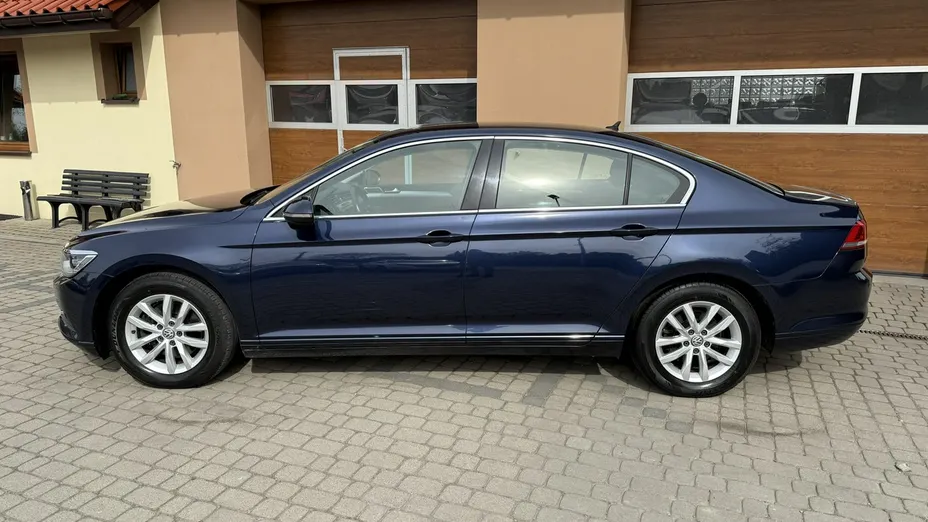 VOLKSWAGEN Passat -
