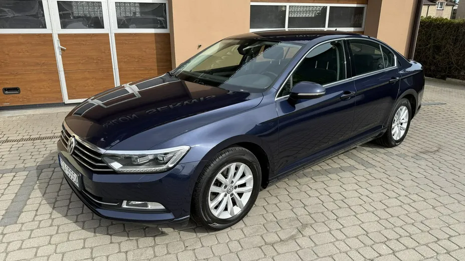 VOLKSWAGEN Passat -