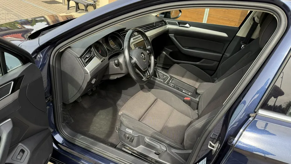 VOLKSWAGEN Passat -