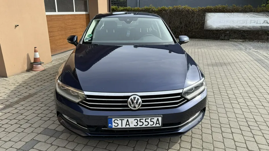 VOLKSWAGEN Passat -