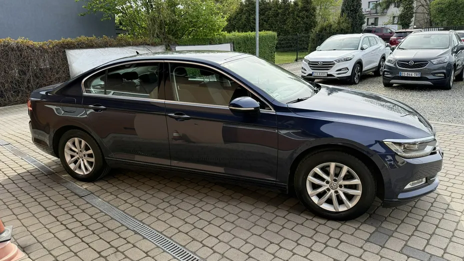 VOLKSWAGEN Passat -