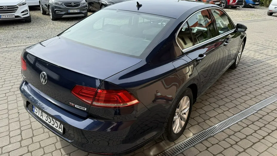 VOLKSWAGEN Passat -
