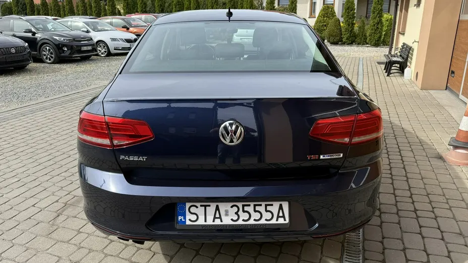 VOLKSWAGEN Passat -