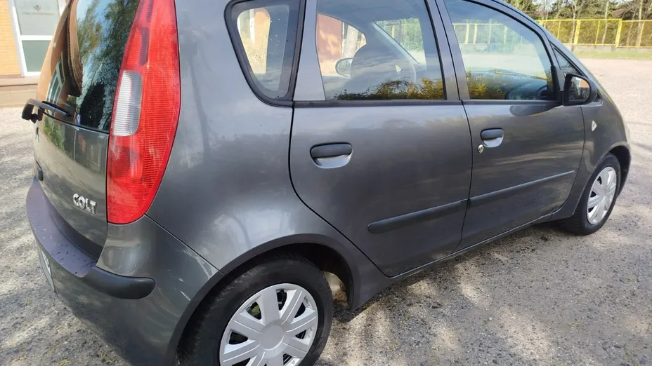 MITSUBISHI Colt -