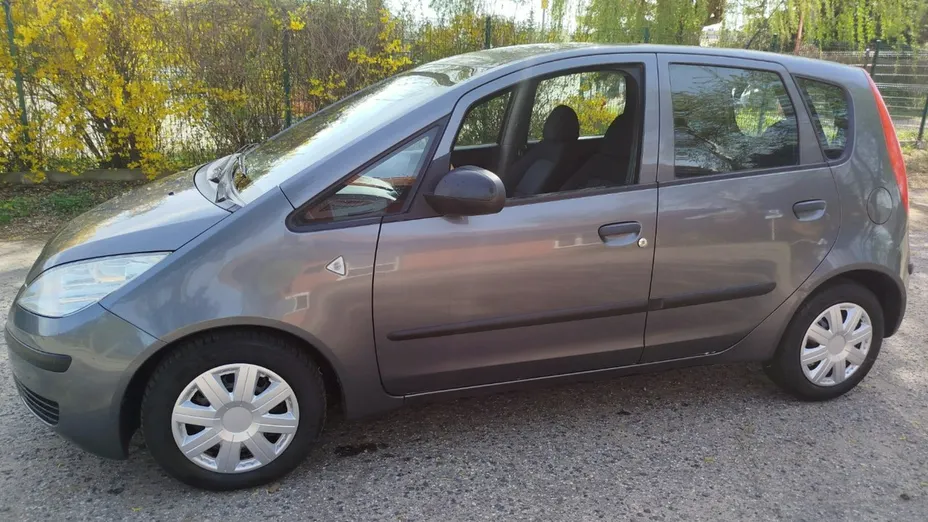 MITSUBISHI Colt -