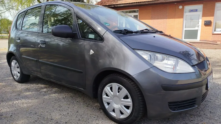 MITSUBISHI Colt -