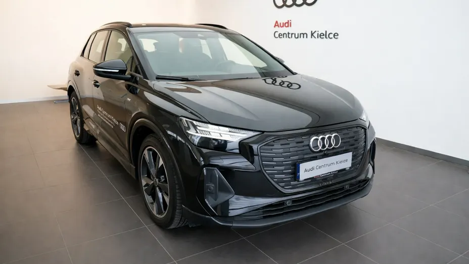 AUDI Q4 -