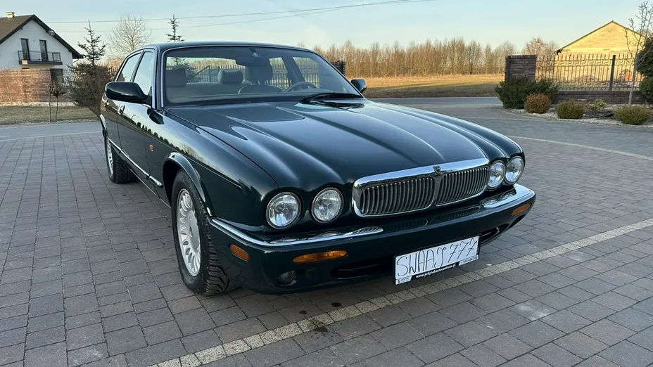 JAGUAR XJ -