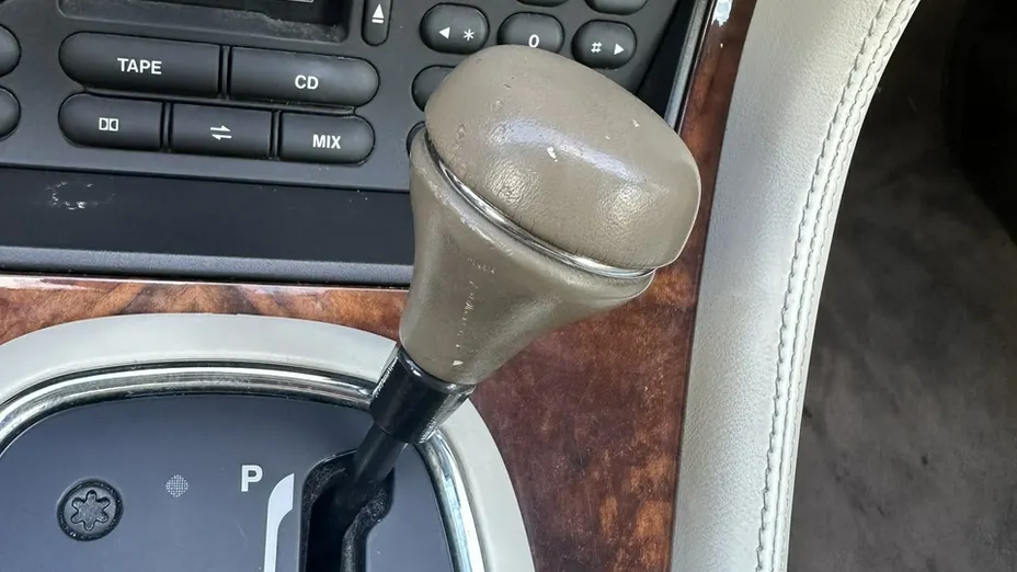 JAGUAR XJ -