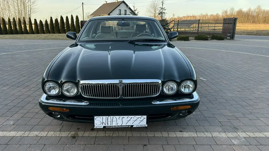 JAGUAR XJ -