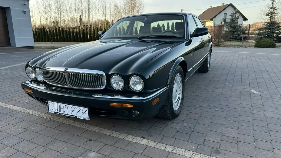 JAGUAR XJ -