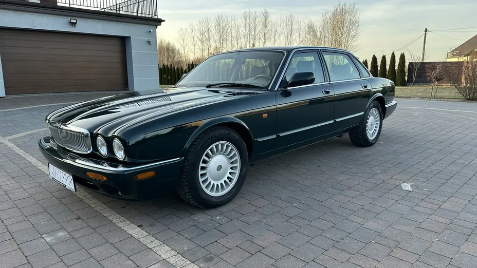 JAGUAR XJ -