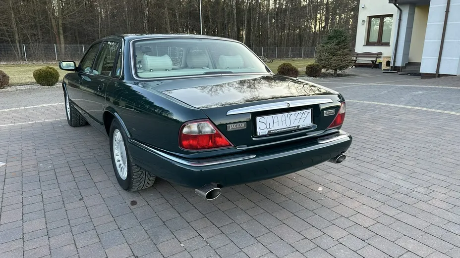 JAGUAR XJ -