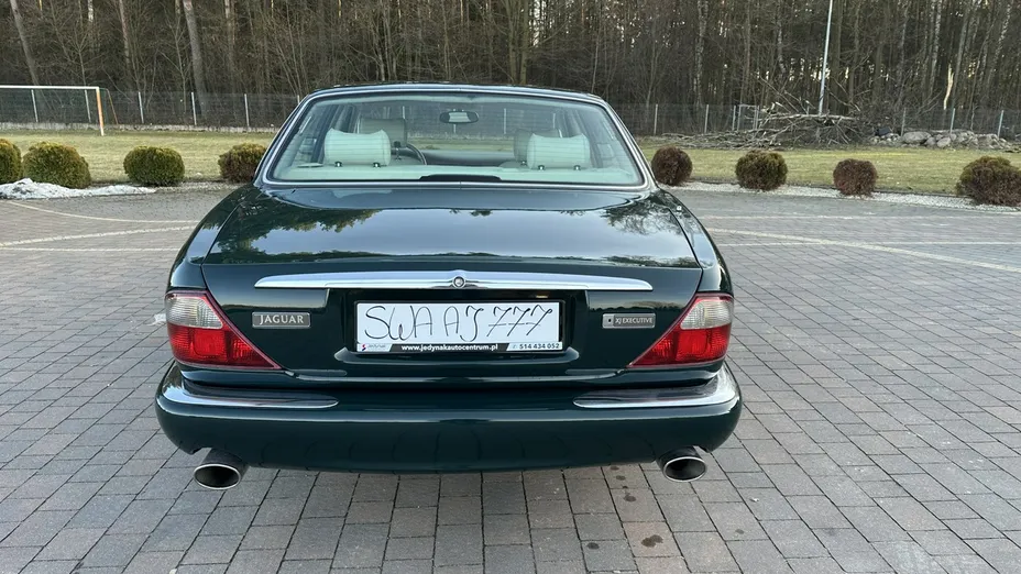 JAGUAR XJ -