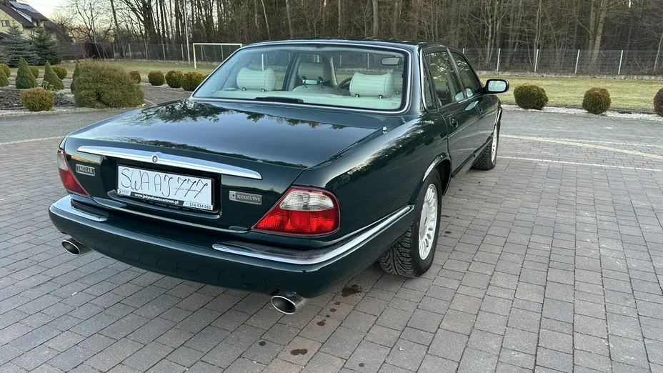 JAGUAR XJ -