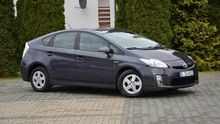 TOYOTA Prius -