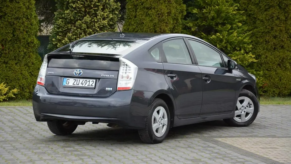 TOYOTA Prius -