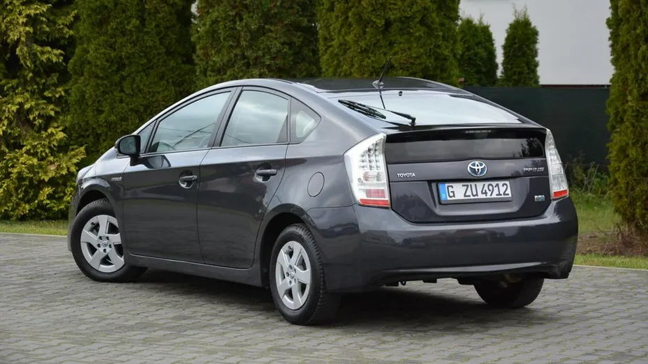 TOYOTA Prius -
