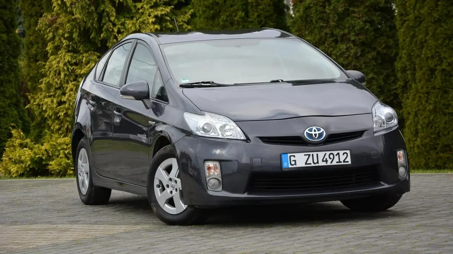 TOYOTA Prius -