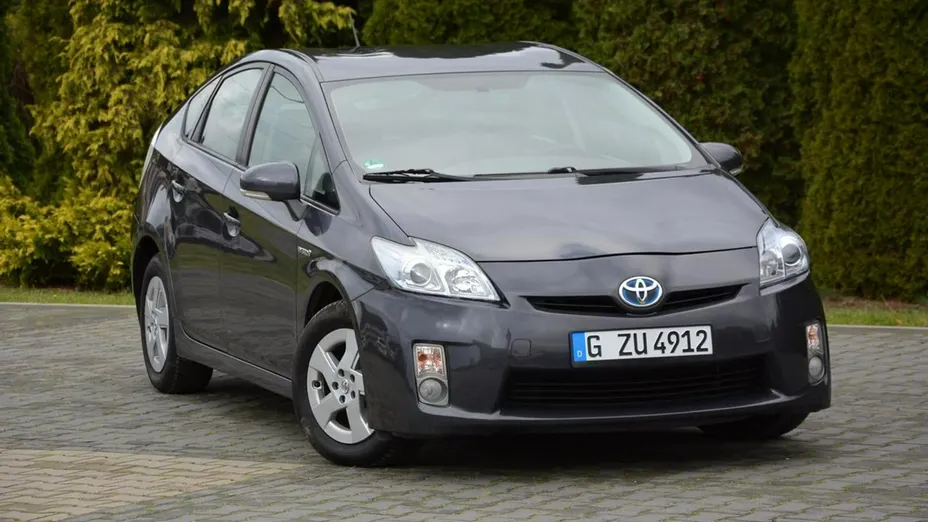 TOYOTA Prius -