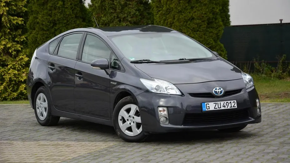 TOYOTA Prius -