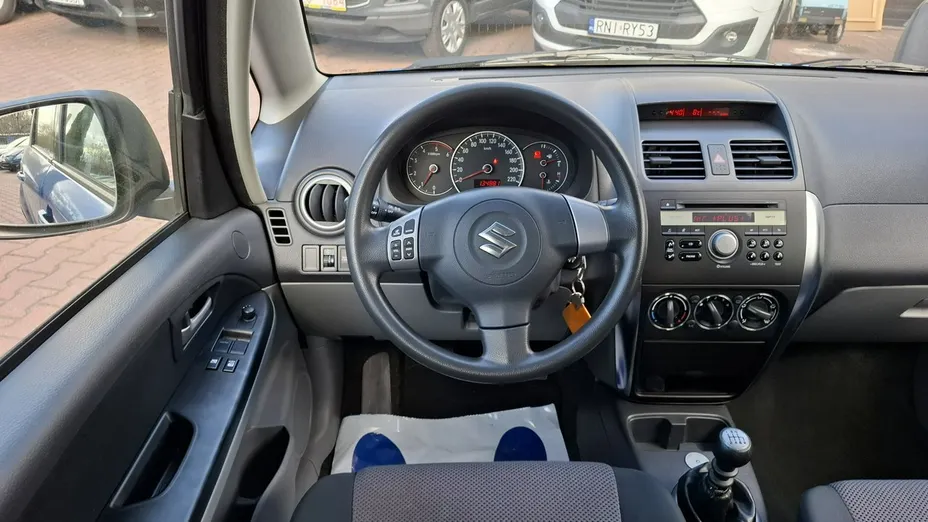SUZUKI SX4 -