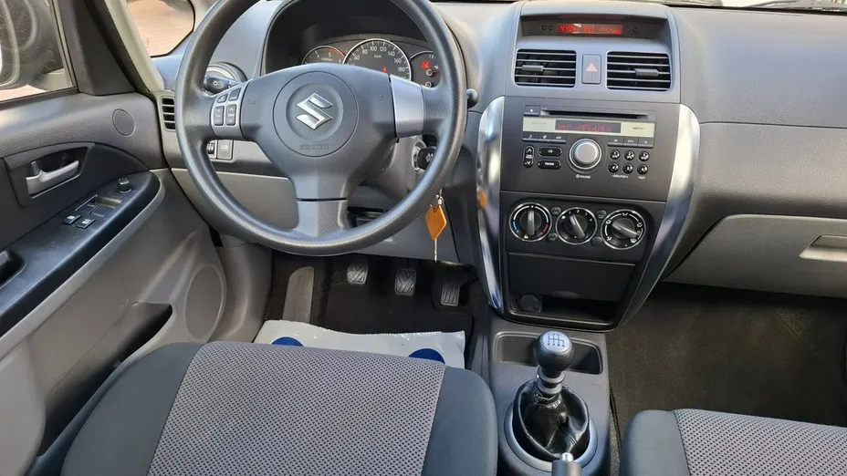 SUZUKI SX4 -