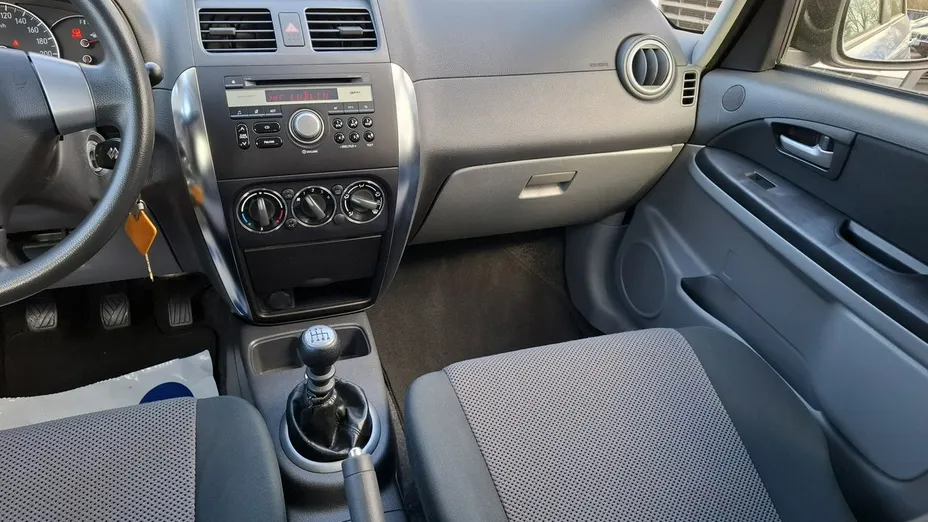 SUZUKI SX4 -