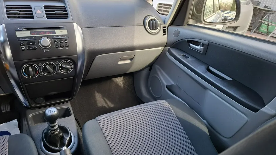 SUZUKI SX4 -