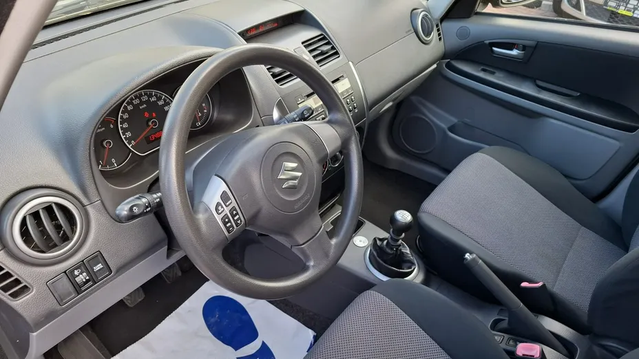 SUZUKI SX4 -