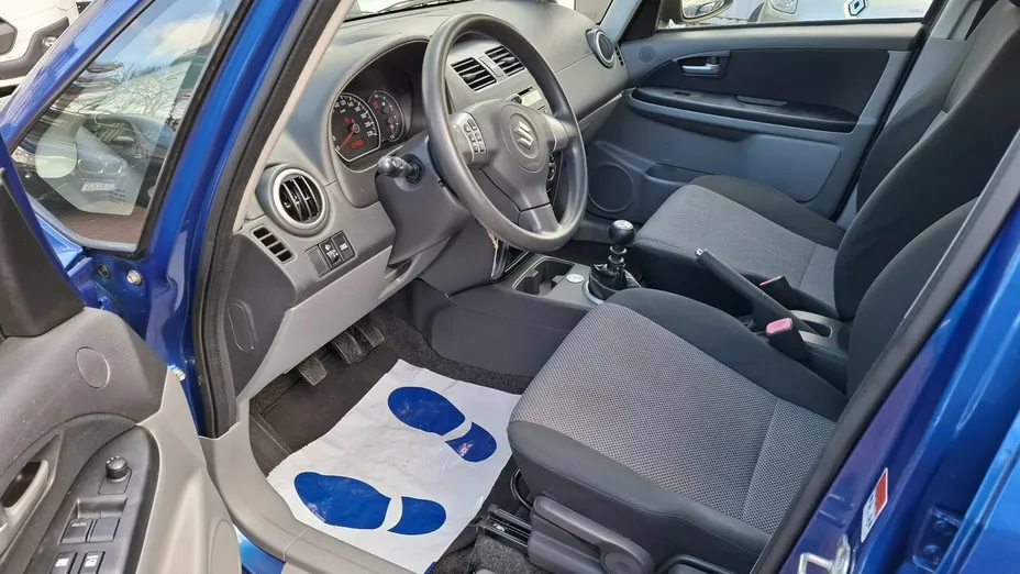 SUZUKI SX4 -