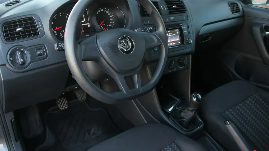 VOLKSWAGEN Polo -
