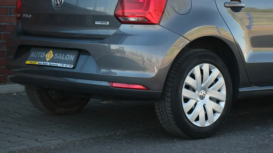 VOLKSWAGEN Polo -