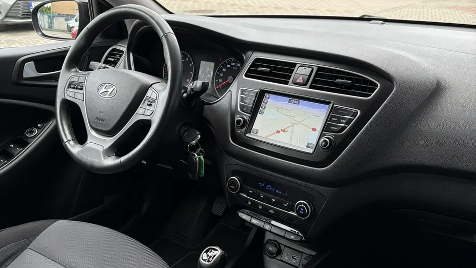 HYUNDAI i20 -