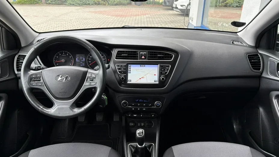HYUNDAI i20 -