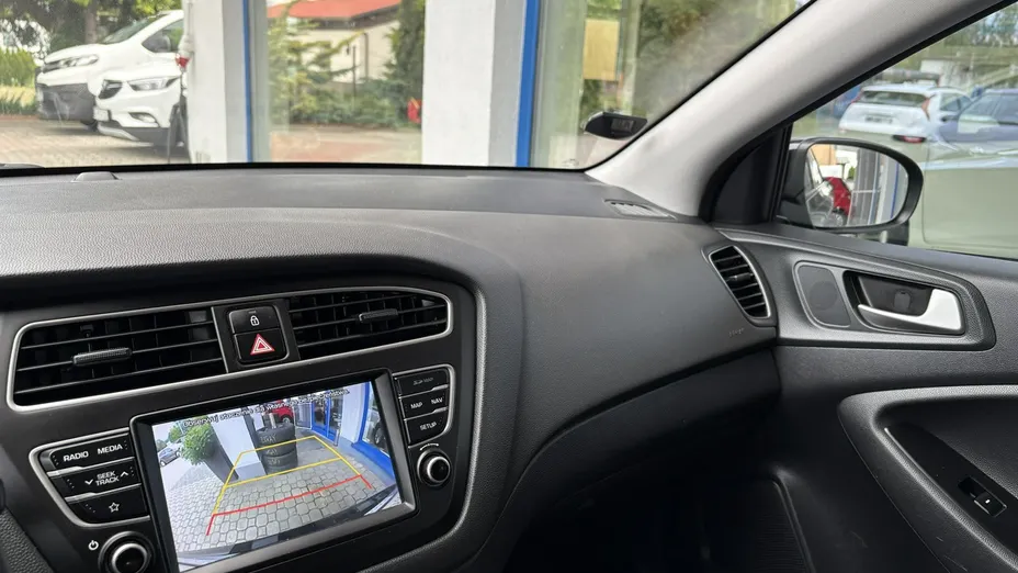 HYUNDAI i20 -