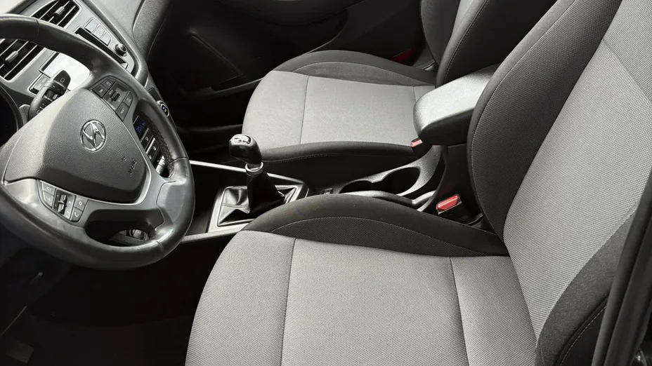 HYUNDAI i20 -