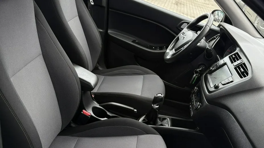 HYUNDAI i20 -