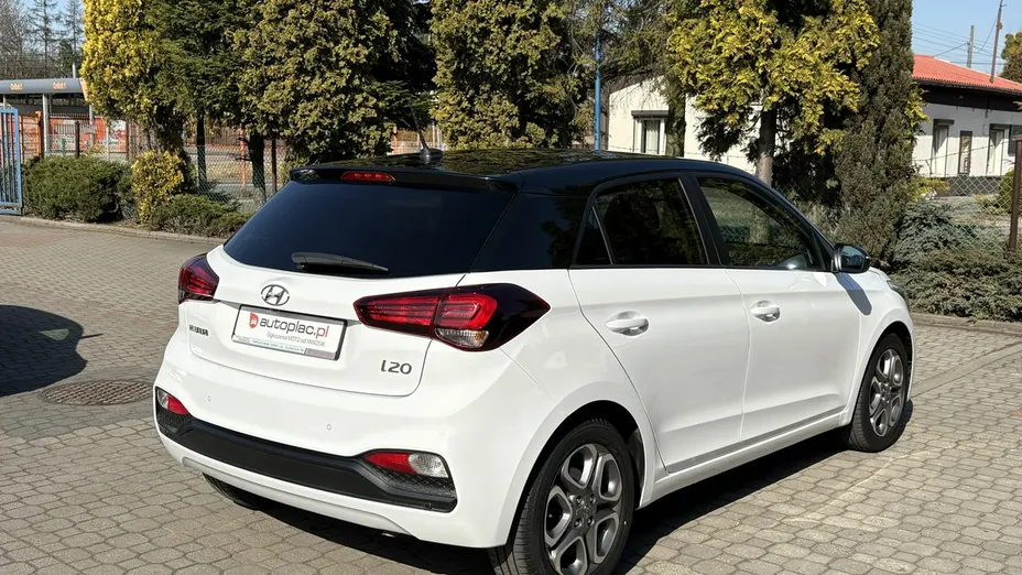 HYUNDAI i20 -