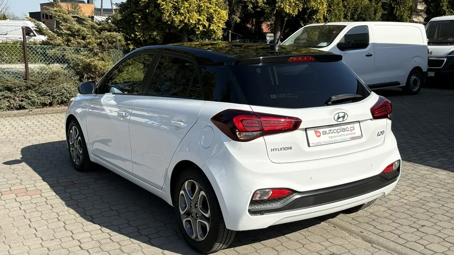 HYUNDAI i20 -