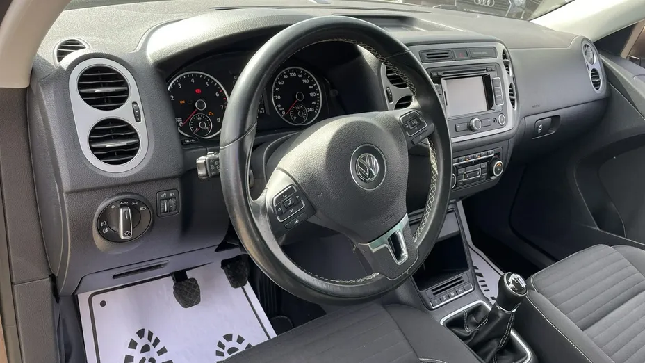 VOLKSWAGEN Tiguan -