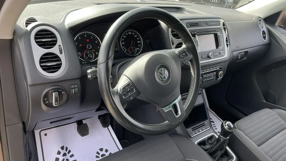 VOLKSWAGEN Tiguan -