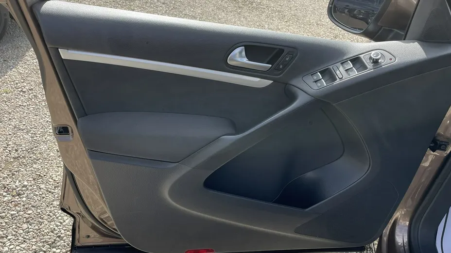 VOLKSWAGEN Tiguan -