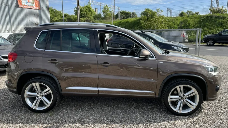 VOLKSWAGEN Tiguan -