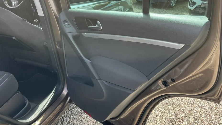 VOLKSWAGEN Tiguan -