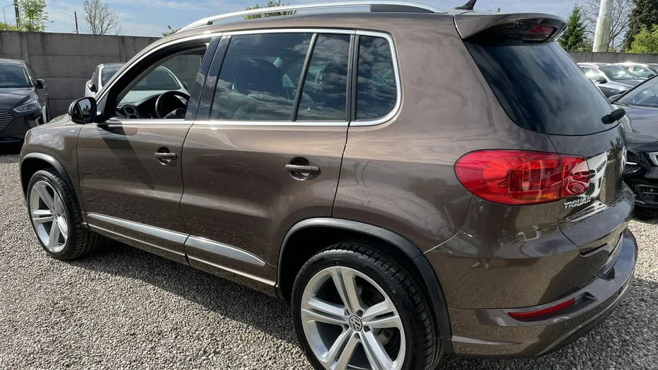 VOLKSWAGEN Tiguan -