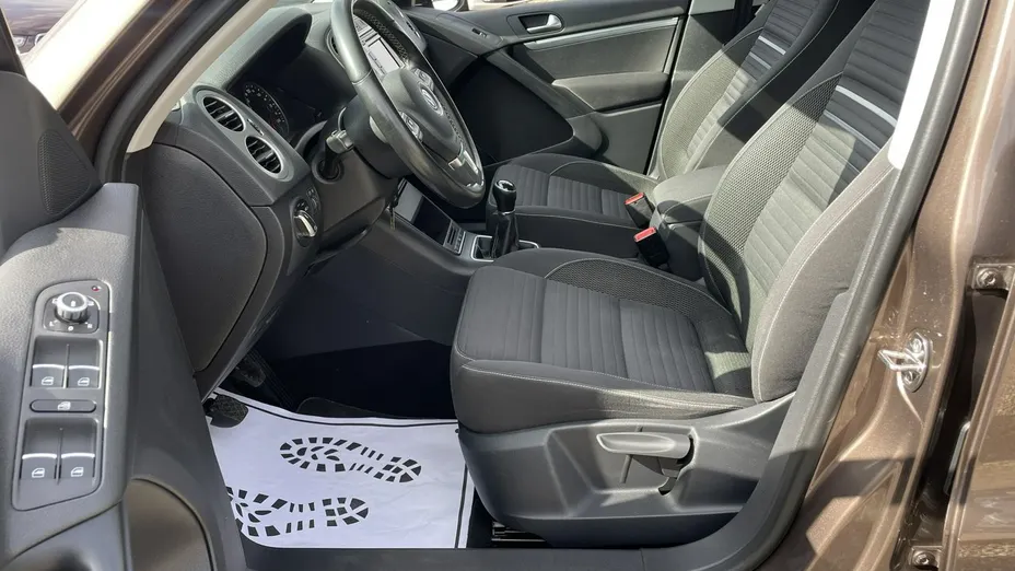 VOLKSWAGEN Tiguan -