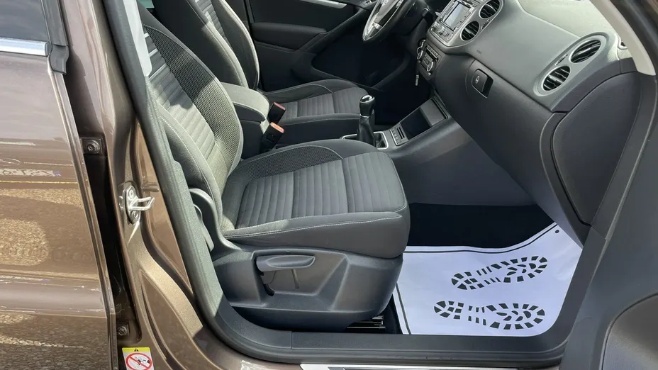 VOLKSWAGEN Tiguan -
