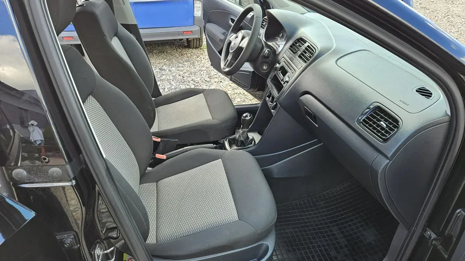 VOLKSWAGEN Polo -