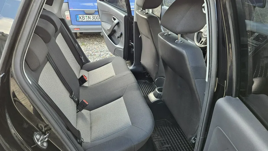 VOLKSWAGEN Polo -